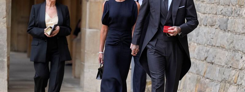 Die Zeremonie zum Ritterschlag war für die Beckhams ein Feiertag. - Foto: Andrew Matthews/POOL PA via AP/dpa