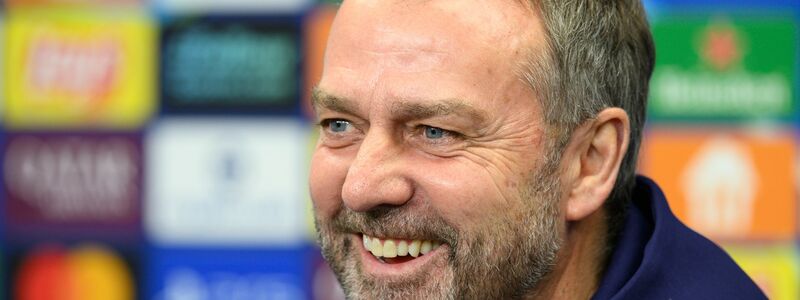 Trainer Hansi Flick wünscht Marc-André ter Stegen alles Gute. - Foto: Kamaryt Michal/CTK/dpa