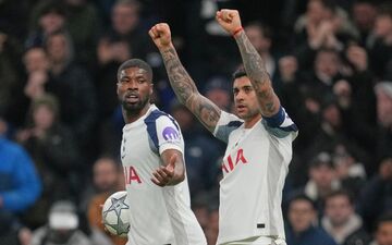 Tottenhams Dominic Solanke erzielte das 2:0 für die Spurs per Stolpertor. - Foto: Kin Cheung/AP/dpa