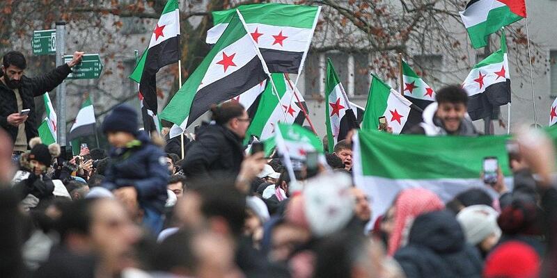 Syrer in Deutschland feiern den Sturz von Assad in Syrien (Archiv) - Foto: via dts Nachrichtenagentur