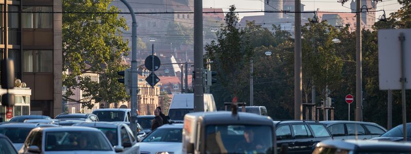 In Nürnberg gab es 2025 besonders starke Staus im inneren Stadtbereich. (Archivbild) - Foto: Daniel Karmann/dpa