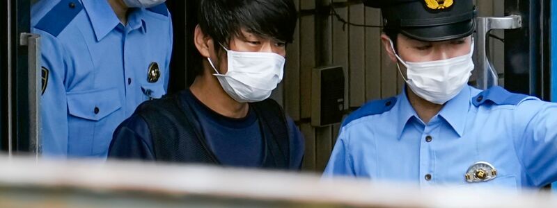 Yamagami hat gestanden, Abe mit einer selbstgebauten Schusswaffe während einer Wahlkampfrede erschossen zu haben. (Archivbild) - Foto: Nobuki Ito/Kyodo News/AP/dpa