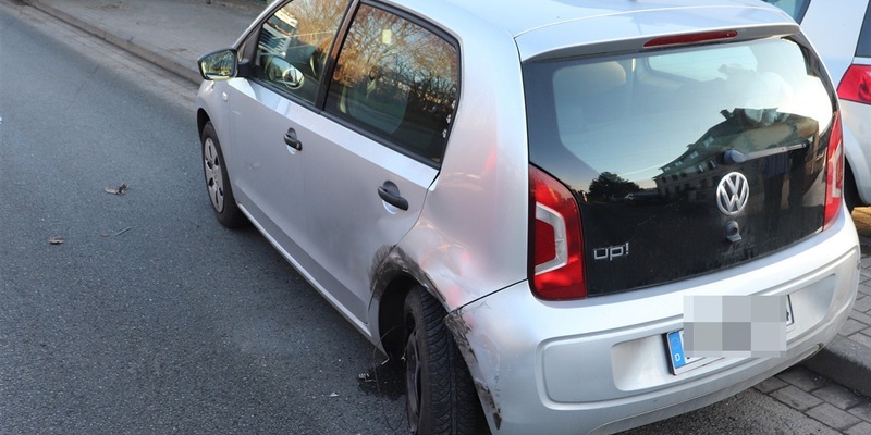 POL-HX: 20-Jähriger fährt auf geparkten Pkw - Foto: presseportal.de