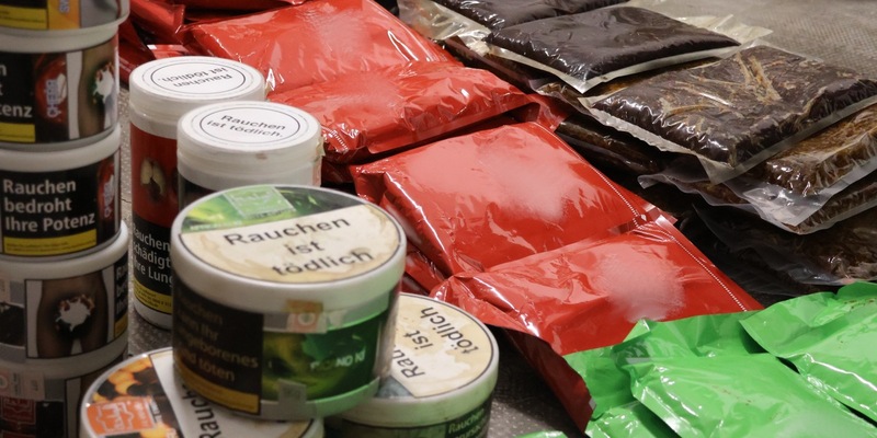 HZA-RO: 64 Kilogramm unversteuerter Wasserpfeifentabak im Keller / Zufallsfund bei Steueraufsichtsmaßnahme des ZOLLs in München - Foto: presseportal.de