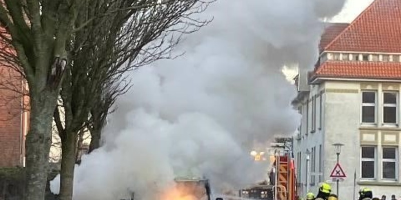 POL-CUX: PKW Brand in Cuxhaven (Foto im Anhang) - Foto: presseportal.de