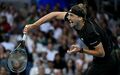 Alexander Zverev steht in Melbourne in Runde drei. - Foto: James Ross/AAP/dpa