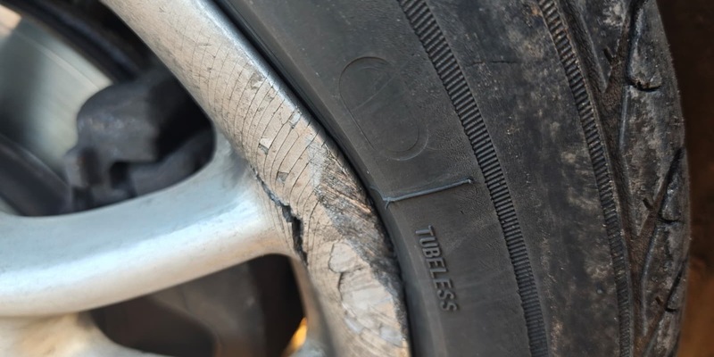 POL-LG: ++ Handgemenge im Umfeld von Versammlung - Polizei ermittelt ++ Einbruch in Bauwagen ++ Aufgrund eines Ausweichmanövers mit Leitplanke kollidiert ++ Sattelzug kollidiert mit Bäumen ++ - Foto: presseportal.de