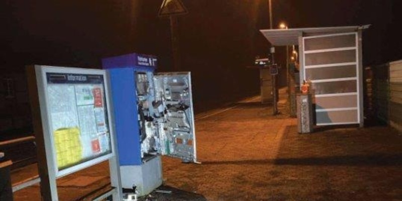 BPOL NRW: Fahrkartenautomaten aufgebrochen - Bundespolizei ermittelt und sucht Zeugen - Foto: presseportal.de