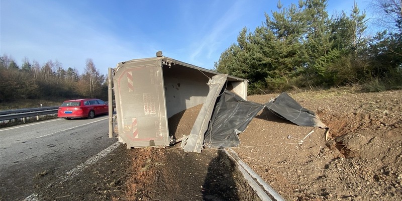 POL-PASTKL: Reifenplatzer sorgt für Verkehrsunfall - Foto: presseportal.de