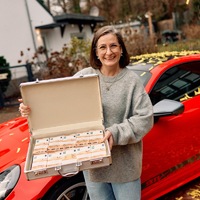 Endlich kann ich auch mal unvernünftig sein!- 10-Euro-Los katapultiert Mutter aus Mühlheim vom Kleinwagen in den Porsche - Foto: presseportal.de