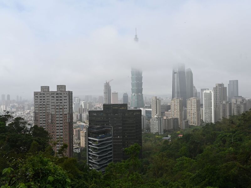 508 Meter, nur Glas, Stahl und Beton: Der Taipeh 101. - Foto: Johannes Neudecker/dpa