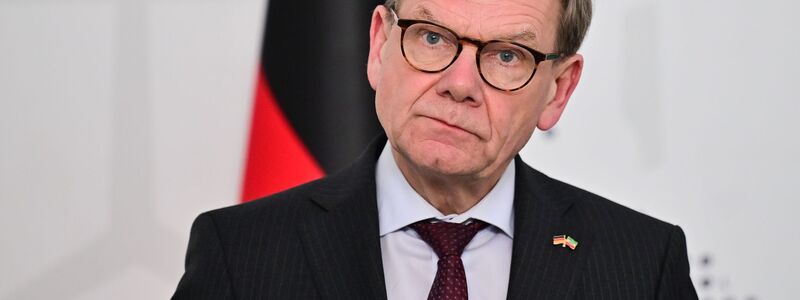  Deutschland weist nach der Festnahme einer mutmaßlichen Spionin für Russland einen Diplomaten der russischen Botschaft in Berlin aus, wie der Außenminister mitteilte.  - Foto: Sebastian Gollnow/dpa