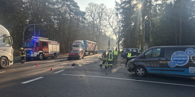 POL-HRO: Mehrere verletzte Personen bei Zusammenstoß auf der L072 - Foto: presseportal.de
