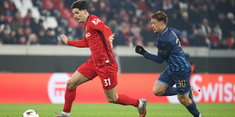 Zahlreiche Polizisten waren rund um die Partie in Freiburg im Einsatz. - Foto: Philipp von Ditfurth/dpa