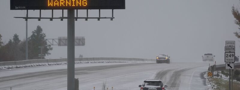 Für Millionen Menschen gelten Wetterwarnungen. - Foto: David J. Phillip/AP/dpa