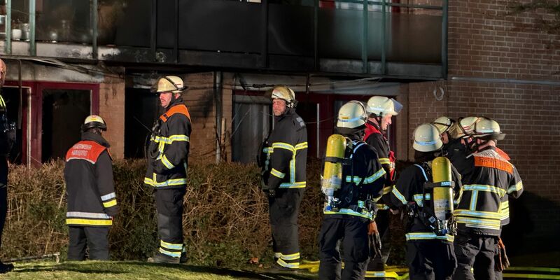Bei dem Brand in einem Hamburger Pflegeheim kam für einen Mann jede Hilfe zu spät.  - Foto: Domenic Schmidt/NEWS5/dpa
