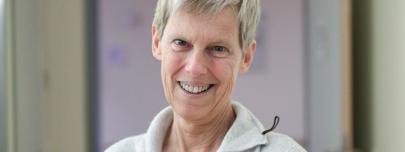 Trotz der erschütternden Diagnose, behält die 57-Jährige ihren Optimismus. - Foto: Jens Kalaene/dpa