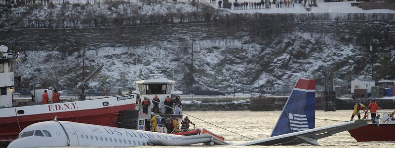 Wie durch ein Wunder überleben alle 155 Menschen an Bord die Notlandung im Hudson River. (Archivbild)  - Foto: epa Lane/dpa