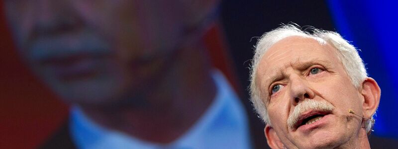 Pilot Chesley Sullenberger wurde nach dem «Wunder vom Hudson» als Held gefeiert. (Archivbild) - Foto: picture alliance / dpa