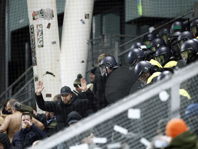 In Utrecht durfte ein Teil der Gästefans das Spiel nicht im Stadion verfolgen. - Foto: Robin Van Lonkhuijsen/ANP/dpa