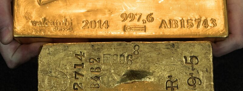 Die Bundesbank präsentiert Goldbarren, die sie aus dem Ausland in eigene Tresore nach Frankfurt geholt hat. (Archivbild) - Foto: Boris Roessler/dpa