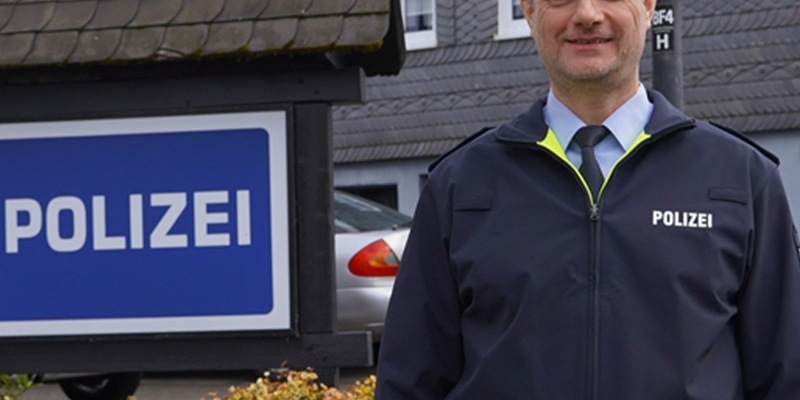 POL-HSK: Neuer Wachleiter für die Polizeiwache Schmallenberg: Polizeihauptkommissar Bernd Waldow übernimmt Verantwortung - Foto: presseportal.de