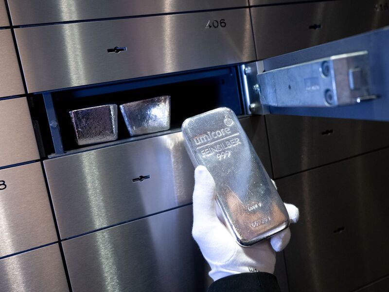 Edelmetalle - allen voran Gold - gelten bei vielen Investoren als sichere Häfen in Zeiten politischer Unsicherheiten. (Symbolbild) - Foto: Sven Hoppe/dpa