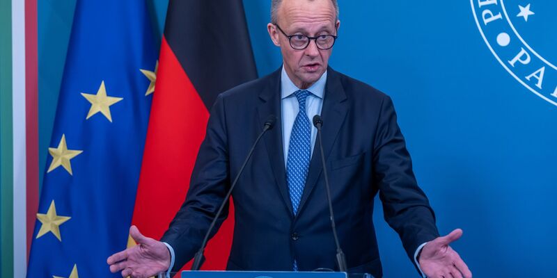 Die Antwort des Kanzlers auf Trumps Friedensrat lautet: Nein, aber ... . - Foto: Michael Kappeler/dpa