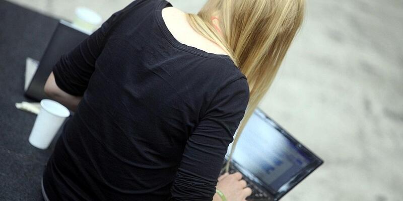 Computer-Nutzerin (Archiv) - Foto: via dts Nachrichtenagentur