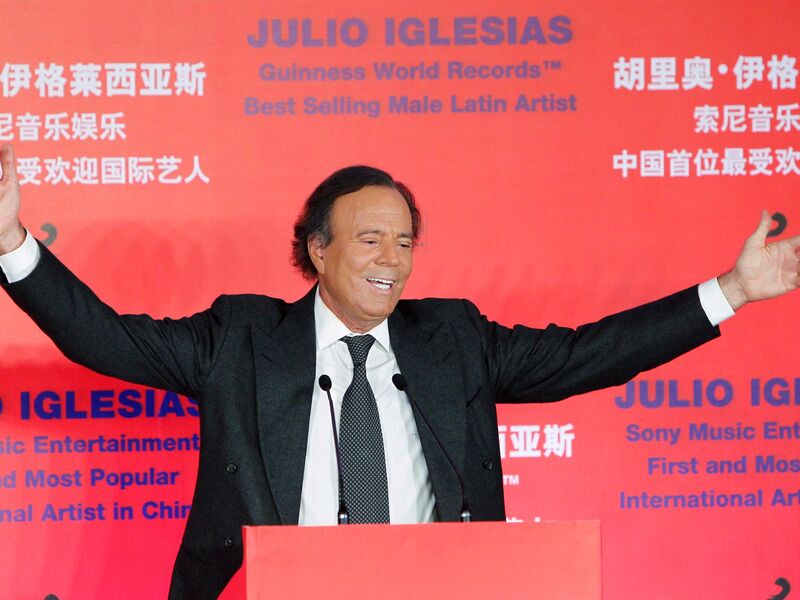 Julio Iglesias lebt seit Langem zurückgezogen in der Karibik. (Archivbild) - Foto: How Hwee Young/EPA/dpa