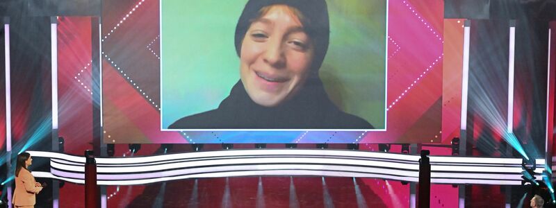 Leonie Benesch kann den Preis als Beste Darstellerin wegen einer Covid-Erkrankung nur virtuell in Empfang nehmen. - Foto: Felix Hörhager/dpa