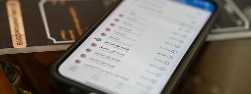 Wegen einer seit drei Wochen anhaltenden Internetblockade kommt das ganze Ausmaß der Gewalt im Iran nur langsam ans Licht. (Foto Archiv) - Foto: -/dpa