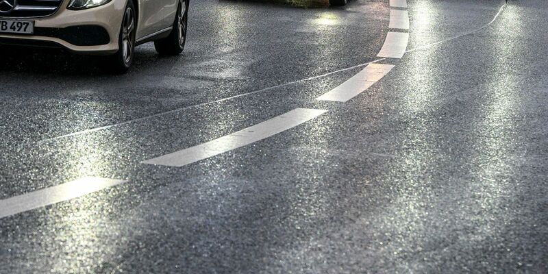 Vorsicht vor überfrierendem Regen. (Archivbild) - Foto: Jens Kalaene/dpa