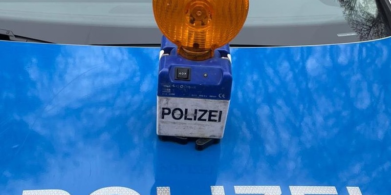 POL-STD: Unbekannte Autokäufer stellen PKW an der Autobahn ab - Absicherungsleuchten der Polizei entwendet - Foto: presseportal.de