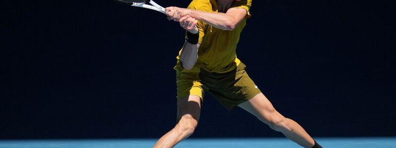 Jannik Sinner quälte sich in Melbourne ins Achtelfinale. - Foto: Dita Alangkara/AP/dpa