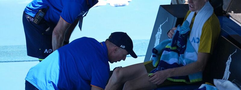 Jannik Sinner hatte im heißen Melbourne mit Krämpfen zu kämpfen. - Foto: Dita Alangkara/AP/dpa