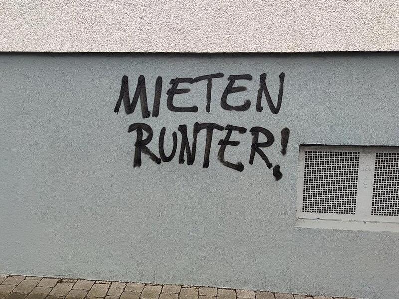 Graffiti mit Schriftzug Mieten runter (Archiv) - Foto: via dts Nachrichtenagentur