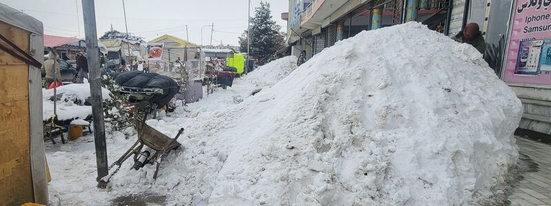 Die schwierige Wetterlage soll in den kommenden zwei Tagen weiter andauern. - Foto: Mohammad Amin/AP/dpa