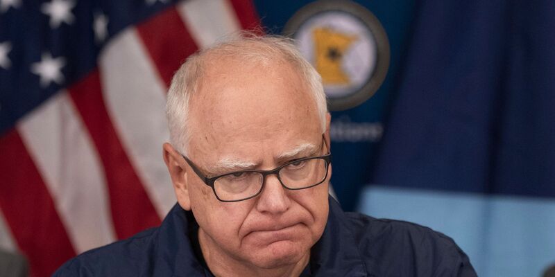 Der Gouverneur von Minnesota, Tim Walz, fordert Washington auf, den Einsatz zu beenden. (Archivbild) - Foto: Jerry Holt/Star Tribune via AP/dpa