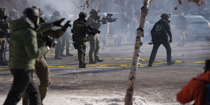 In Minneapolis ist es erneut zu einem tödlichen Vorfall mit Bundesbeamten gekommen.  - Foto: Abbie Parr/AP/dpa
