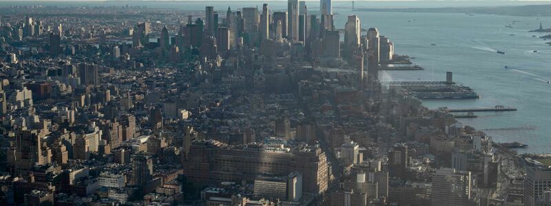 Die New Yorker Feuerwehr kämpfte rund vier Stunden gegen einen Brand in einem Hochhaus in der Bronx. (Illustration) - Foto: Yuki Iwamura/AP/dpa