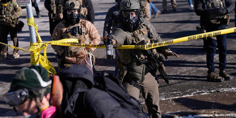 Ein Mann starb durch Schüsse eines Beamten in Minneapolis. - Foto: Abbie Parr/AP/dpa
