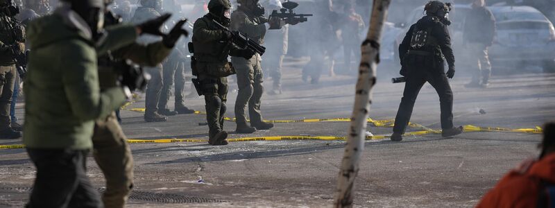 Am Samstag eskalierte die Lage, ein Mann wurde erschossen. - Foto: Abbie Parr/AP/dpa