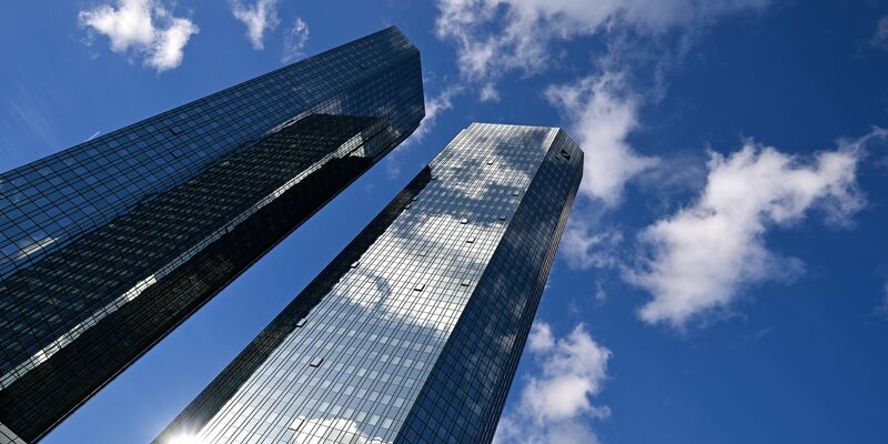Die Deutsche Bank treibt die Digitalisierung ihres Privatkundengeschäfts voran. (Archivbild) - Foto: Arne Dedert/dpa