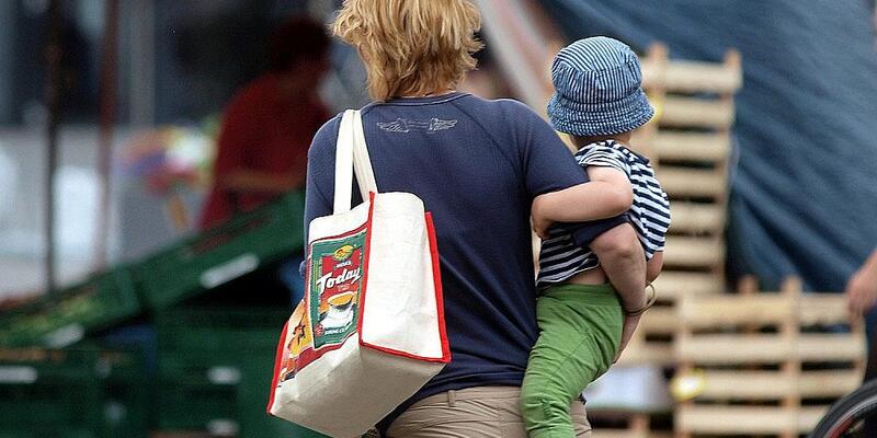 Frau mit Kind (Archiv) - Foto: via dts Nachrichtenagentur