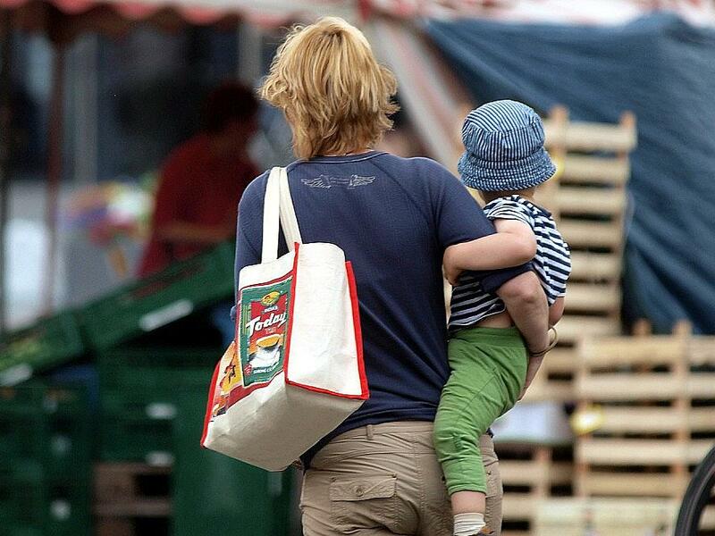 Frau mit Kind (Archiv) - Foto: via dts Nachrichtenagentur