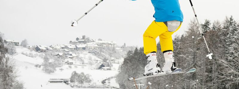 Auf Skipisten in Österreich und der Schweiz sind am Wochenende erneut mehrere Menschen verunglückt.  - Foto: Andreas Becker/KEYSTONE/dpa