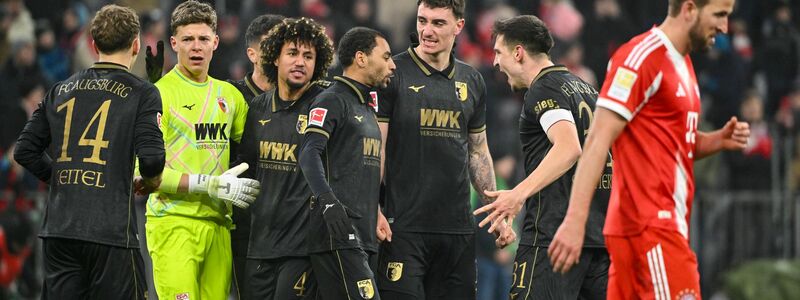 Die Bayern um Harry Kane (r) schlichen als Verlierer vom Platz. - Foto: Peter Kneffel/dpa