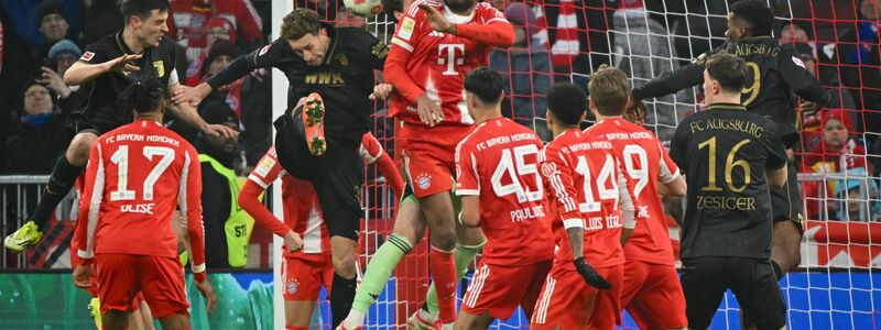 Bayern-Torhüter Jonas Urbig sah beim 1:1 unglücklich aus. - Foto: Peter Kneffel/dpa