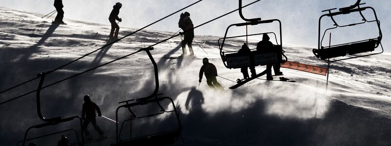 Auf Skipisten in Österreich und der Schweiz sind am Wochenende erneut mehrere Freizeitsportler verunglückt. - Foto: Jean-Christophe Bott/KEYSTONE/dpa